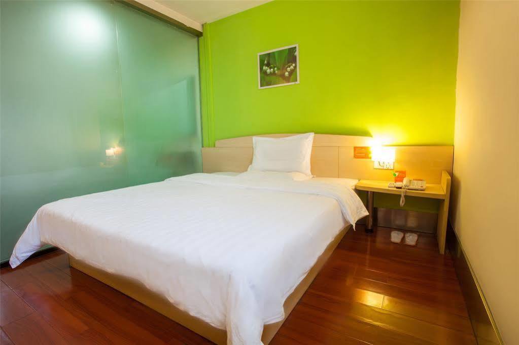 7 Days Inn Shanghai Xujiahui Caobao Road Subway Station Branch Xuhui Экстерьер фото