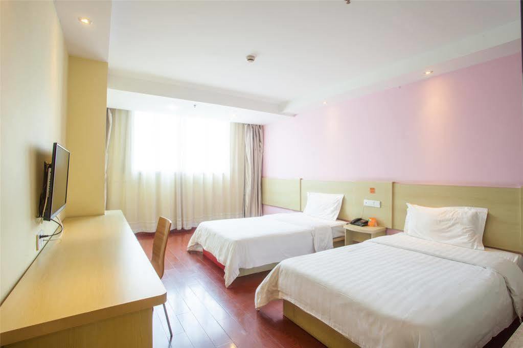 7 Days Inn Shanghai Xujiahui Caobao Road Subway Station Branch Xuhui Экстерьер фото